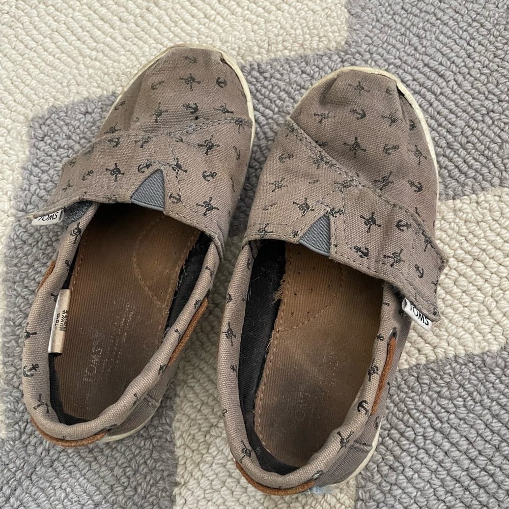 Toms, little kid shoes, size US 10